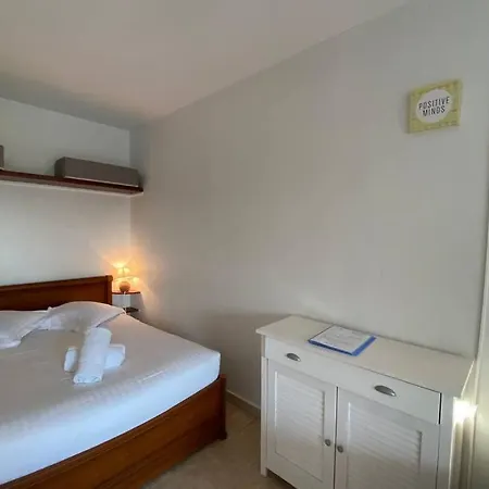 C037-nice With Garden And Parking - Near Appartement